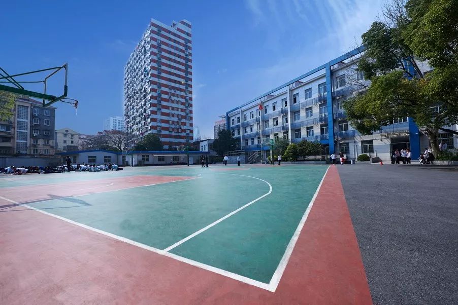 學(xué)校操場.jpg