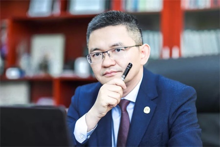 萬瑋，上海民辦平和學(xué)校校長