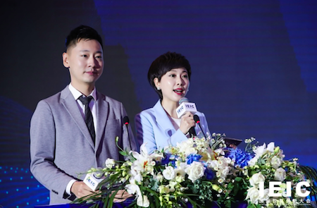 左：夢然、右：語鴻